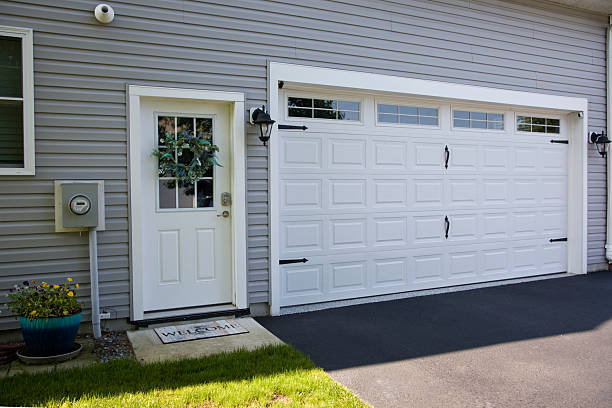 24/7 Emergency Garage Door Panel Replacement experts in Rialto, CA